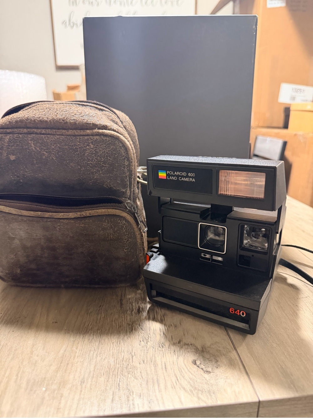 Vintage Polaroid 640 600 Land Camera Instant Film Camera w/ Carrying Bag